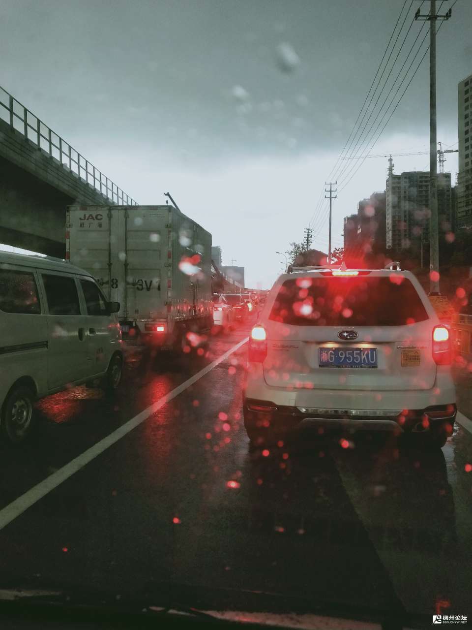 下雨,堵车