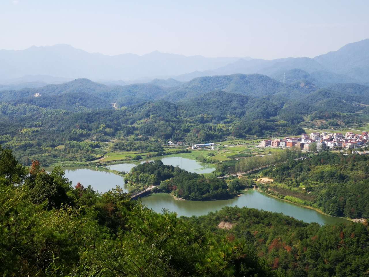 赤岸西海荷塘月色国际登山游步道初展雄姿 